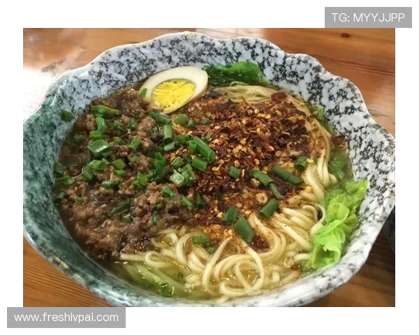 周定洋带古尔芬克尔解锁成都辣面，冰粉解麻直呼巴适！(2)